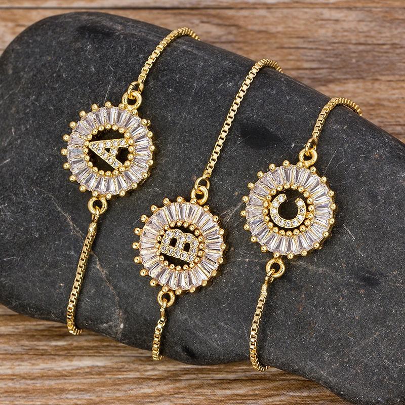 Zirkonia Bejewel Charm-Armband mit Anfangsbuchstaben