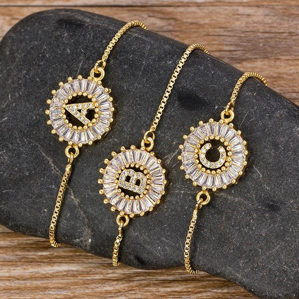 Zirkonia Bejewel Charm-Armband mit Anfangsbuchstaben
