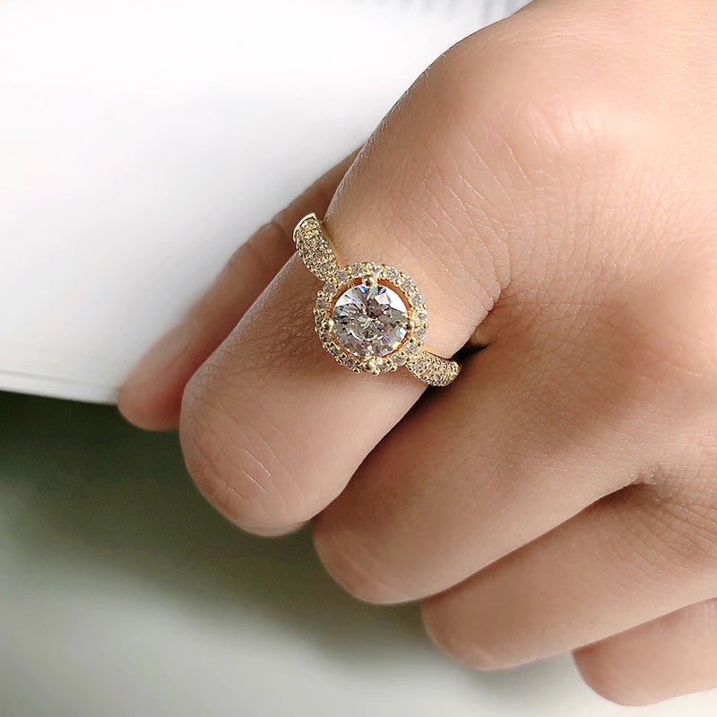 Schmuckset mit runder Halskette, Ohrringen und Ringen in Zirkonia