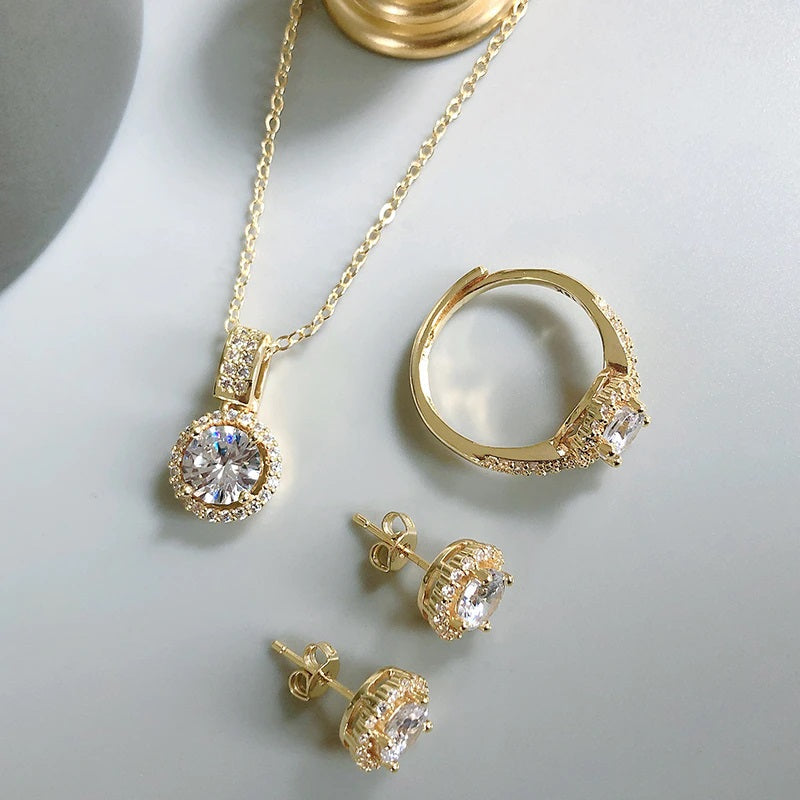 Schmuckset mit runder Halskette, Ohrringen und Ringen in Zirkonia