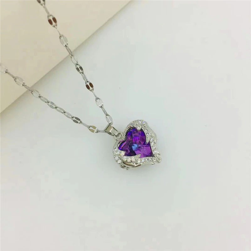 Halsketten mit Zirkonia-Herz und Engelsflügel-Anhänger