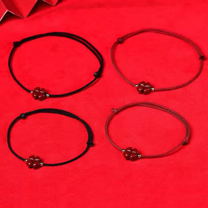 Carmiora natürliches Zinnober-Fußkettchen mit vierblättrigem Kleeblatt, Segen, rote Schnur, Fußkettchen