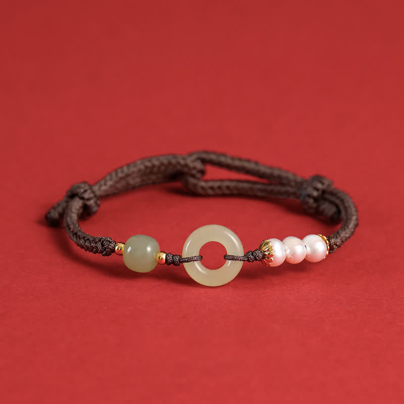 Carmiora Glücksarmband mit natürlicher Hetian-Jade-Perle und Friedensschnalle