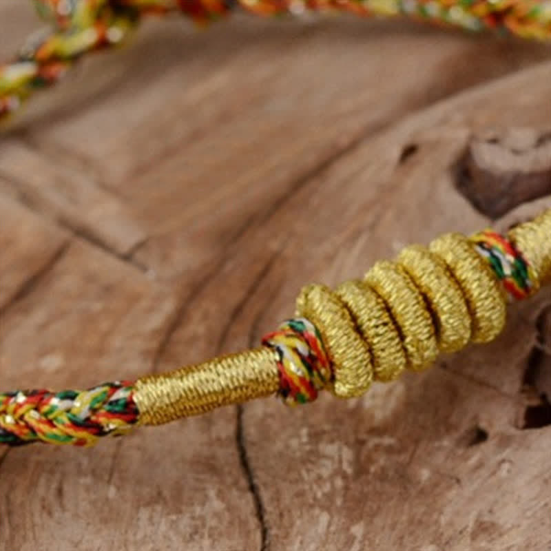 Handgefertigtes, farbenfrohes Carmiora-Armband mit King-Kong-Knotenschutz