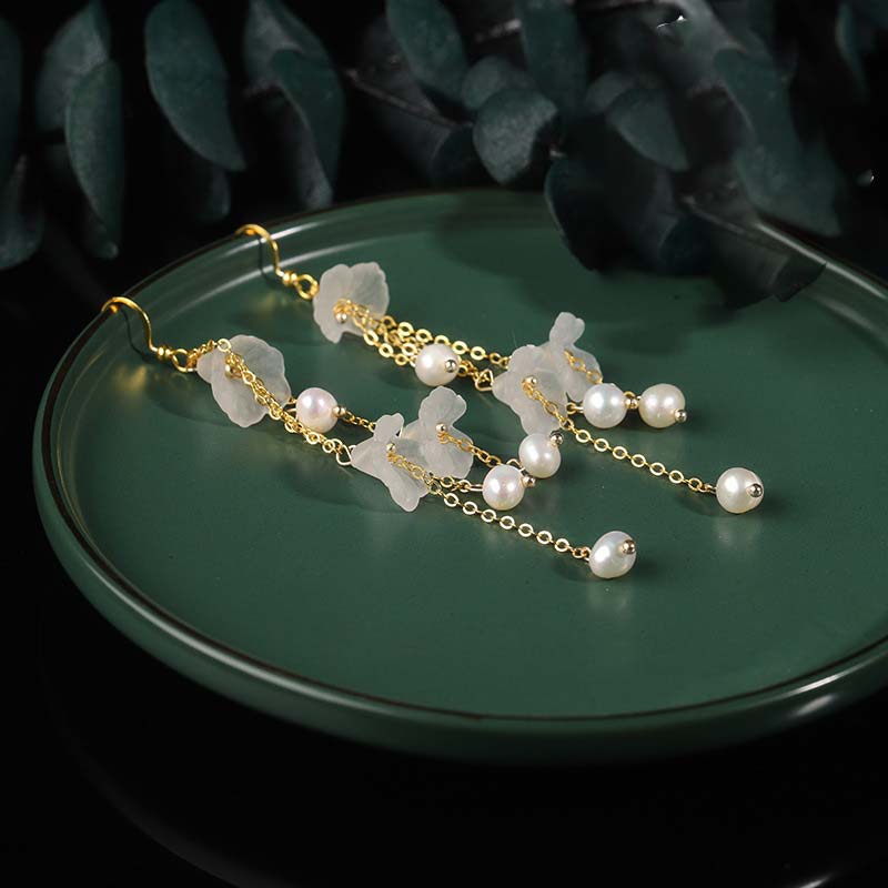 Carmiora Perlen-Blütenblätter-Glück-Tropfen-Ohrringe