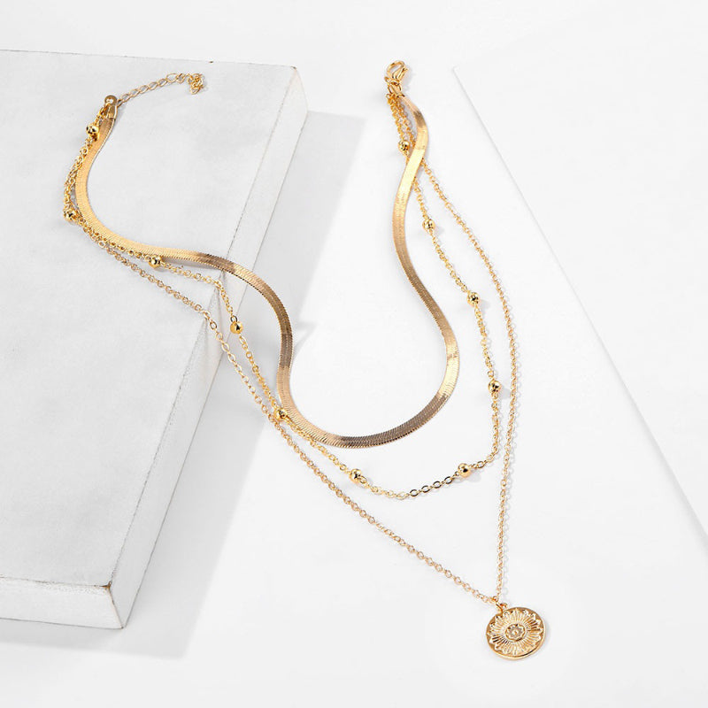 Mehrlagige Boho-Perlenkette mit Münzanhänger-Chokerhalsketten