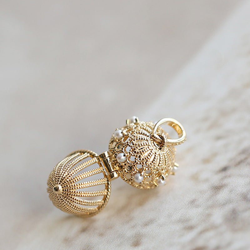 Medaillon-Halskette mit Eichelmotiv (massives Silber)