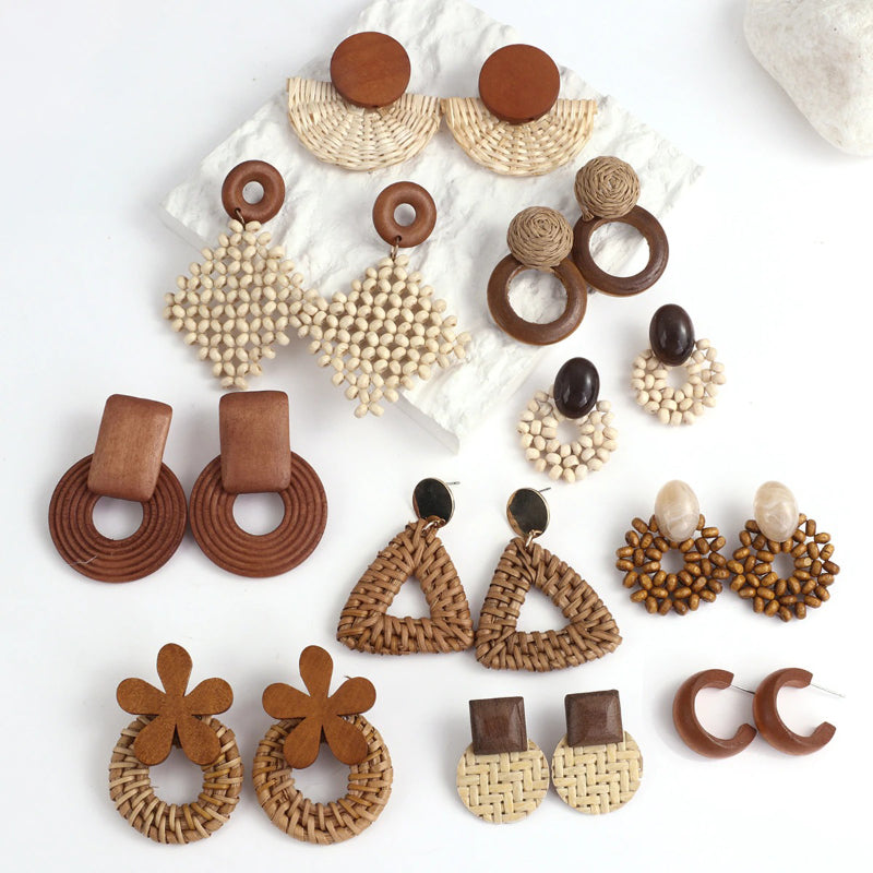 Tropical Vibe – Handgemachte Statement-Ohrring-Kollektion aus Rattan und Holz