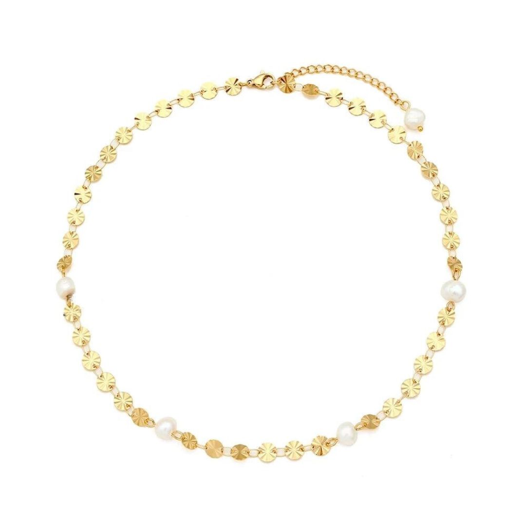 Halskette mit Süßwasserperlen und Pailletten