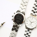 Architect Endeavour: In der Schweiz gefertigte Herrenuhr – Moderne Schriftgravur