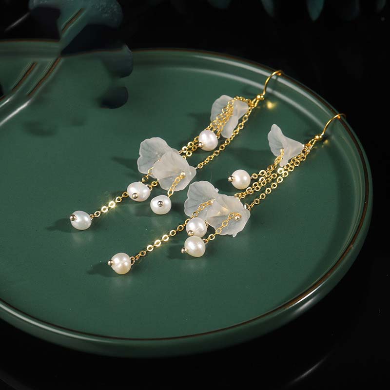 Carmiora Perlen-Blütenblätter-Glück-Tropfen-Ohrringe