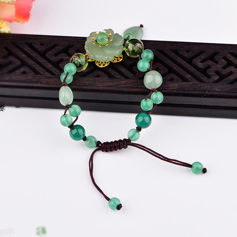 Carmiora natürliches grünes Jade-Glücks-Armband mit baumelnder Blume
