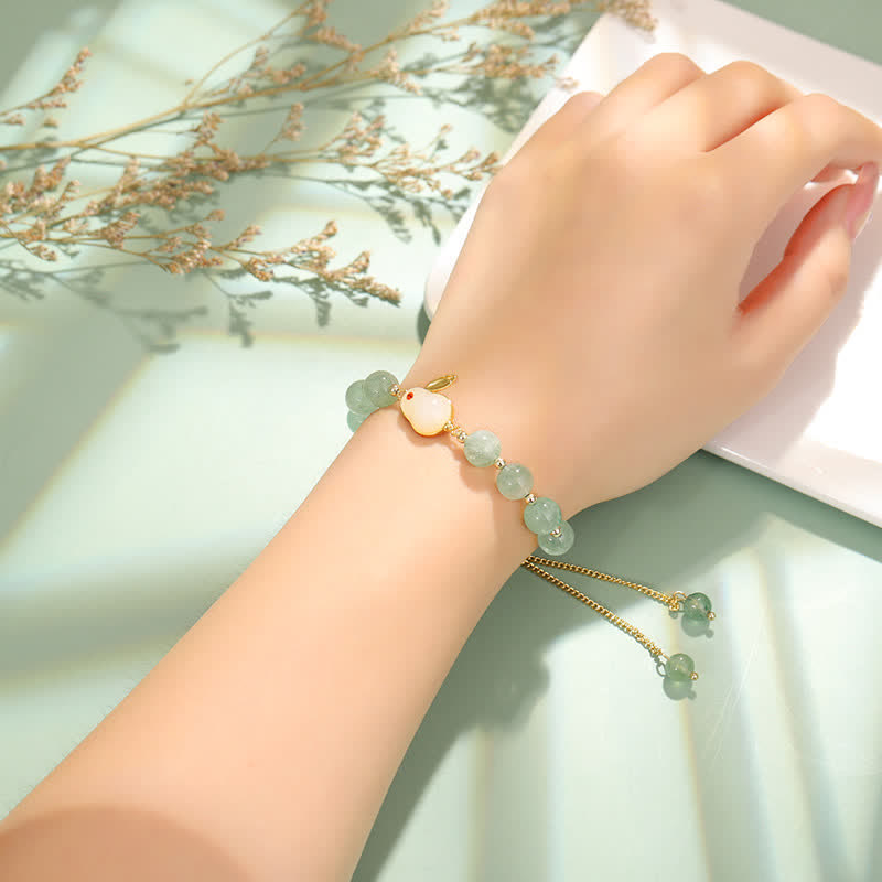 Carmiora Jahr des Kaninchens natürliches grünes Aventurin-Glücksperlenarmband