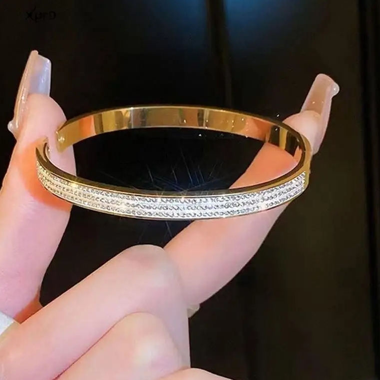 Carmiora - Elegante Infinity-Armreifen aus Edelstahl