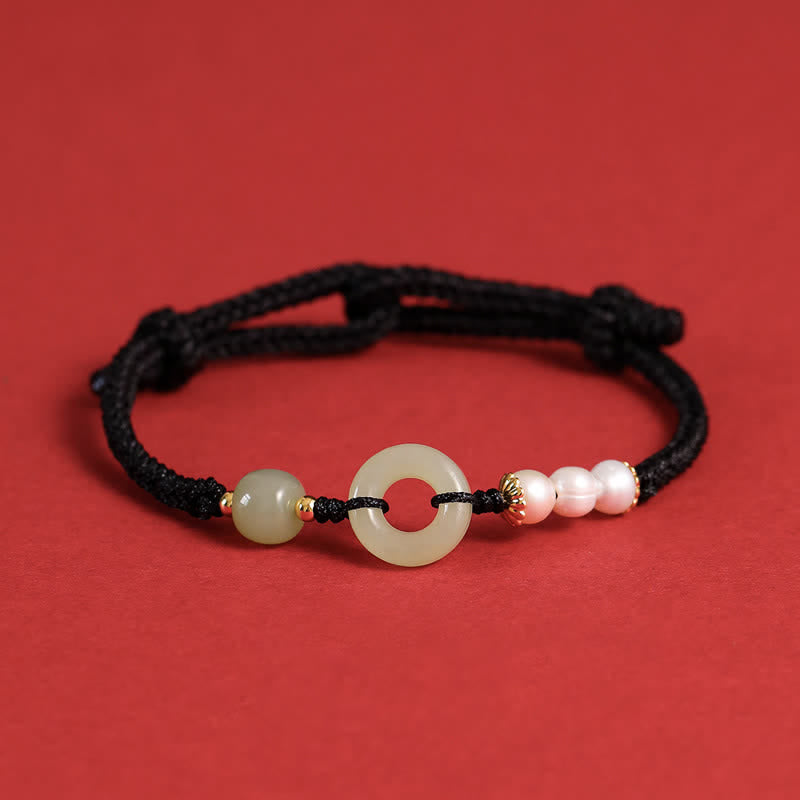 Carmiora Glücksarmband mit natürlicher Hetian-Jade-Perle und Friedensschnalle