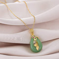 Carmiora-Jade-Halskettenanhänger mit ovalem Muster, Segen und Glück