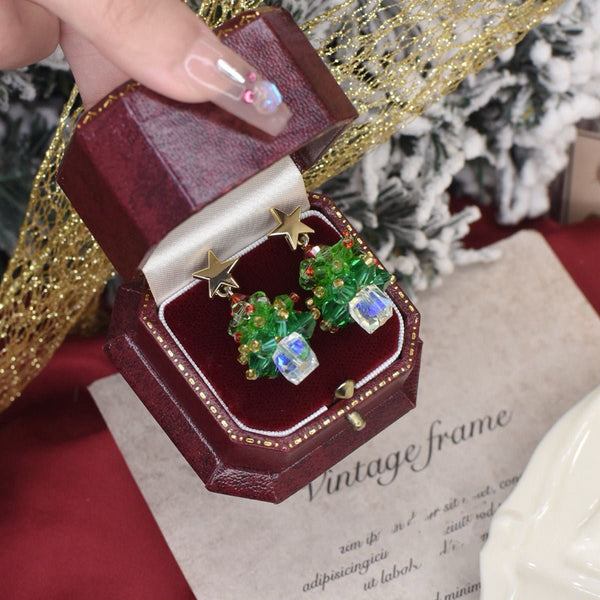 Weihnachtsbaum-Ohrringe mit Perlen