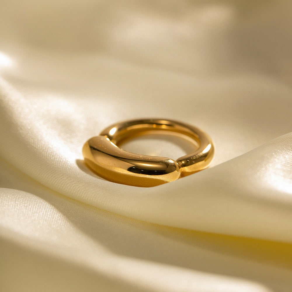 Minimalistischer Goldring