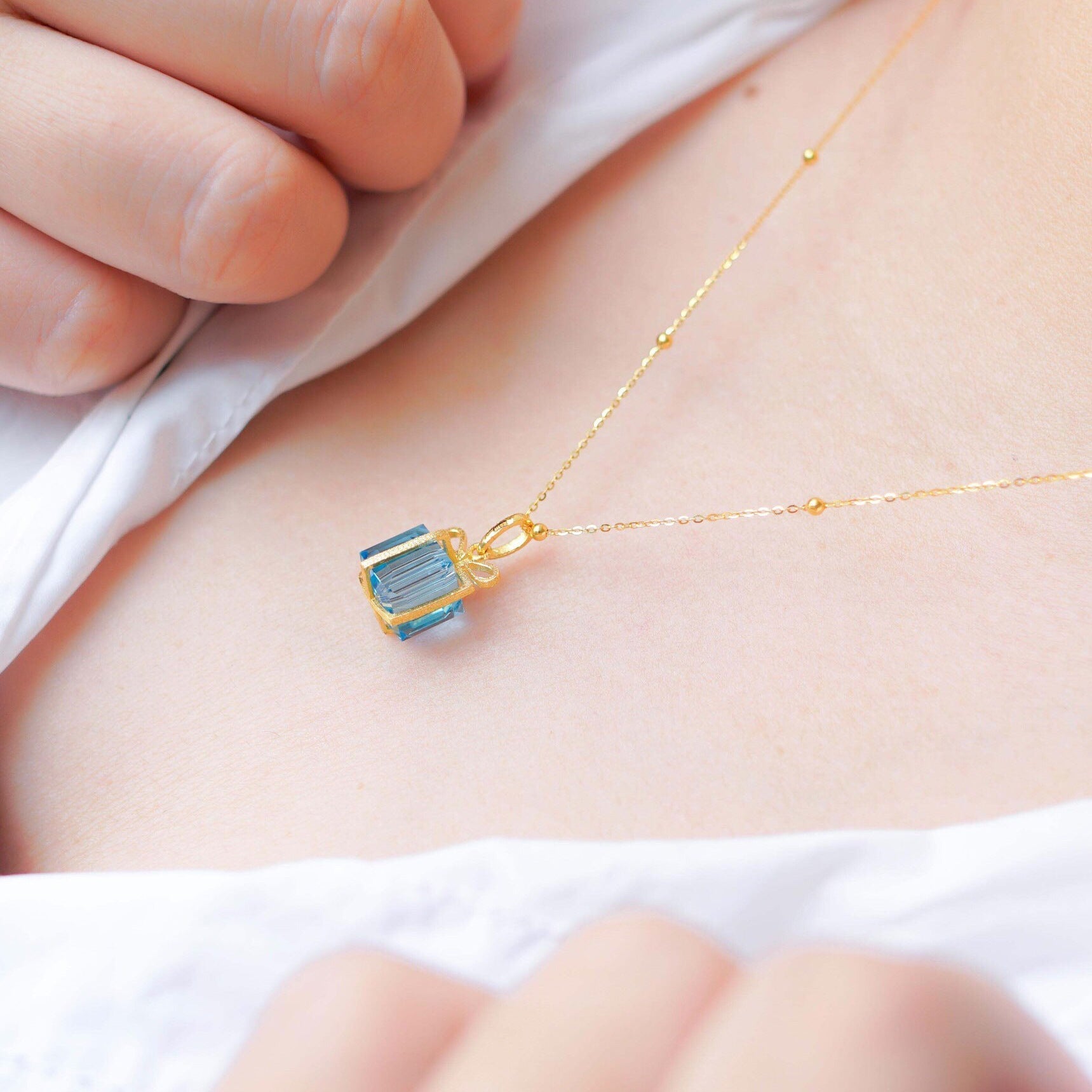 Blaue Geschenkbox-Halskette (massives Silber)