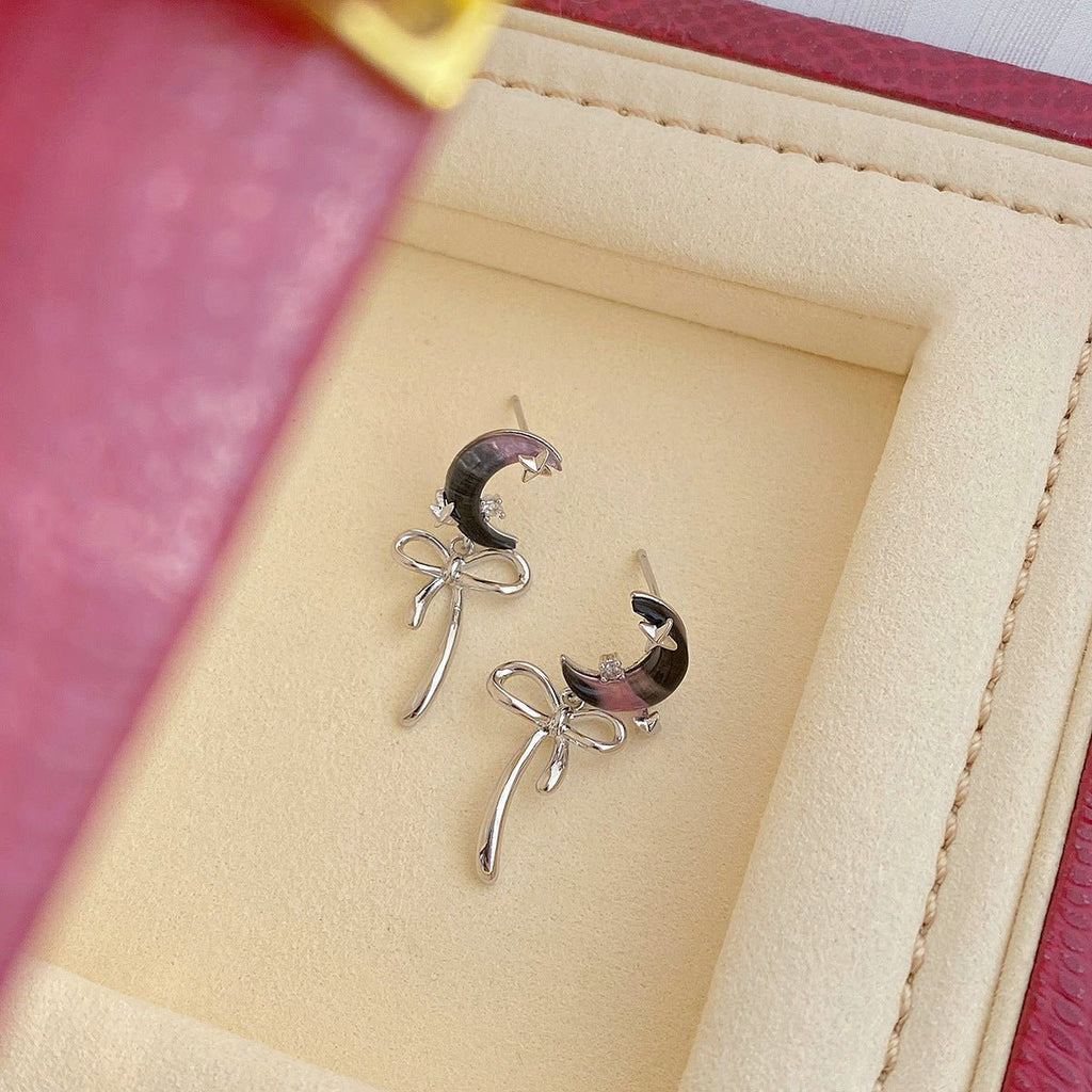 Ohrringe mit Mond und Schleife