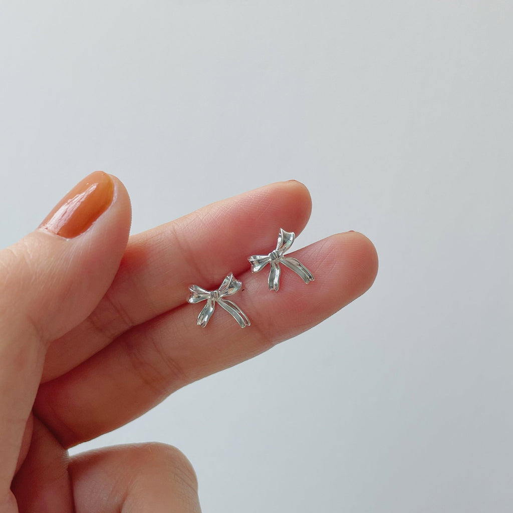 Ohrstecker mit Schleife (massives Silber) – Loretta