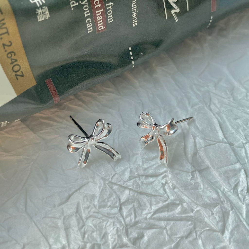 Ohrstecker mit Schleife (massives Silber) – Loretta