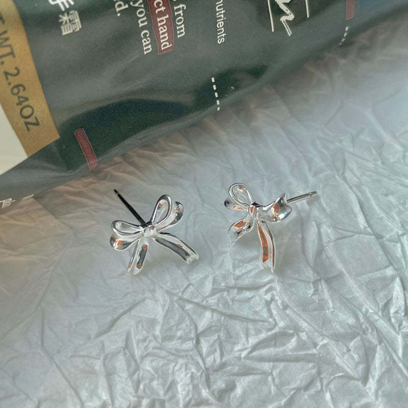 Ohrstecker mit Schleife (massives Silber) – Loretta