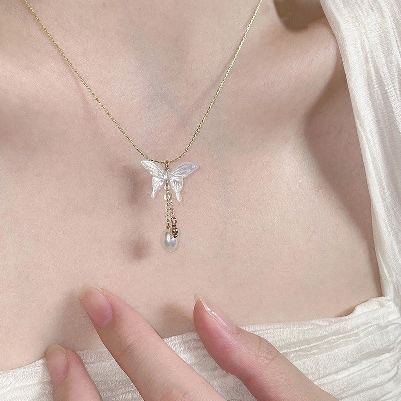 Schmetterlings- und Perlenkette (massives Silber)