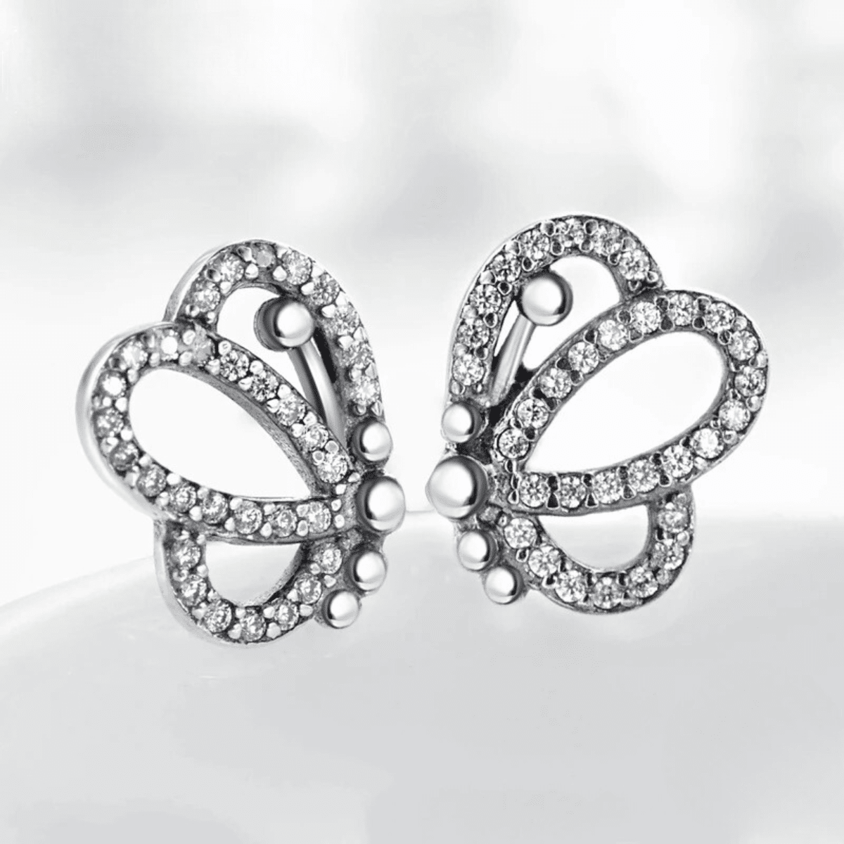 Funkelnde Schmetterlings-Silberohrringe