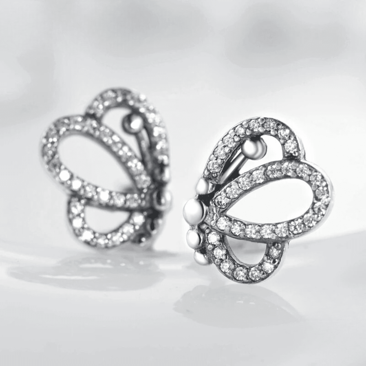 Funkelnde Schmetterlings-Silberohrringe