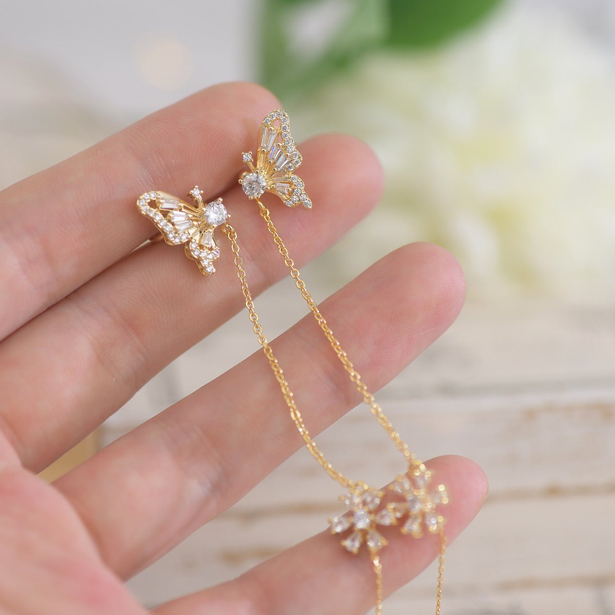 Ohrringe und Manschetten mit Schmetterlings-Einfädler