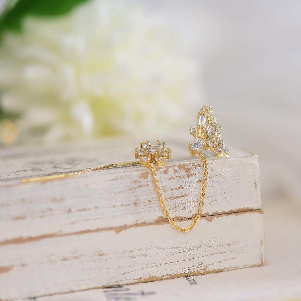 Ohrringe und Manschetten mit Schmetterlings-Einfädler