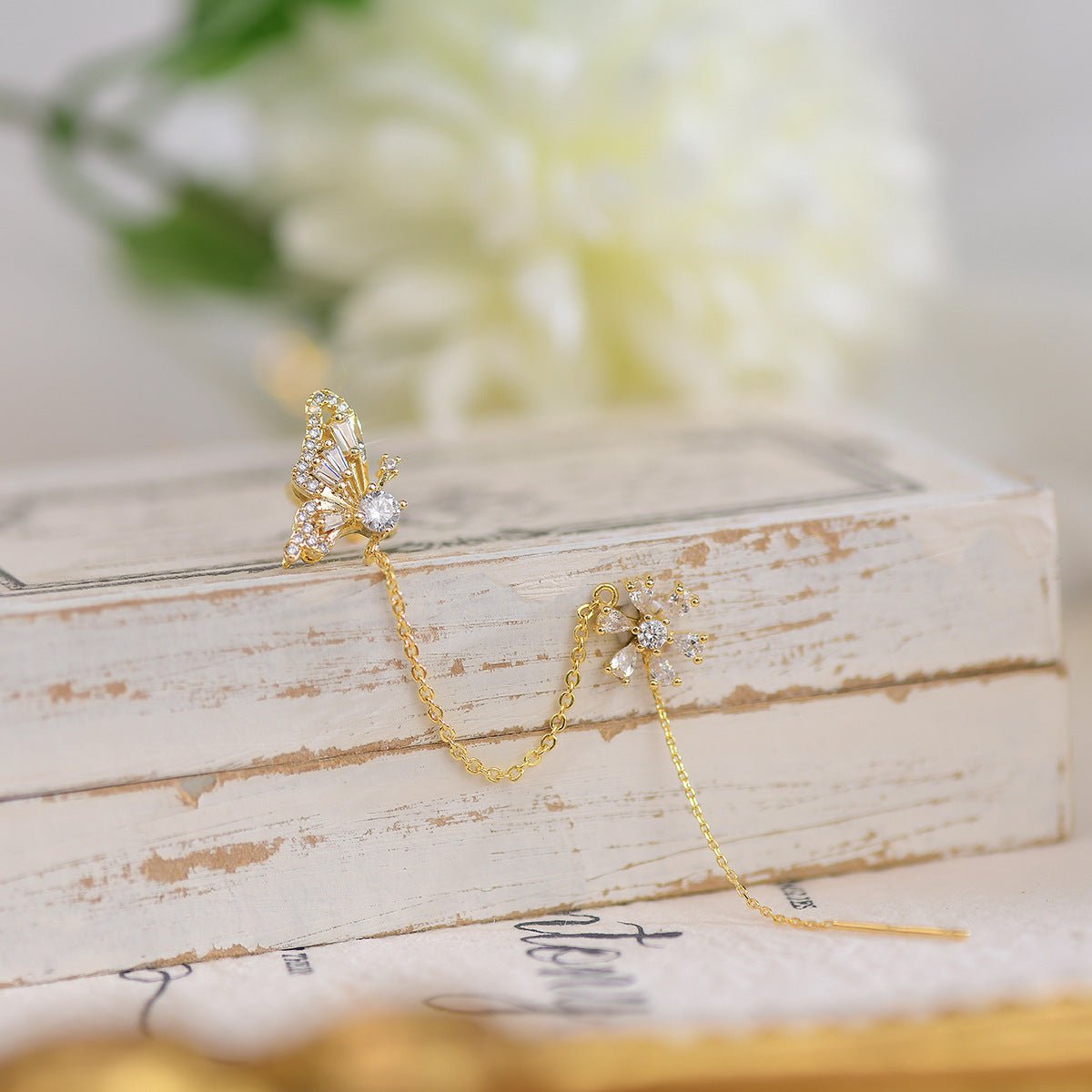 Ohrringe und Manschetten mit Schmetterlings-Einfädler