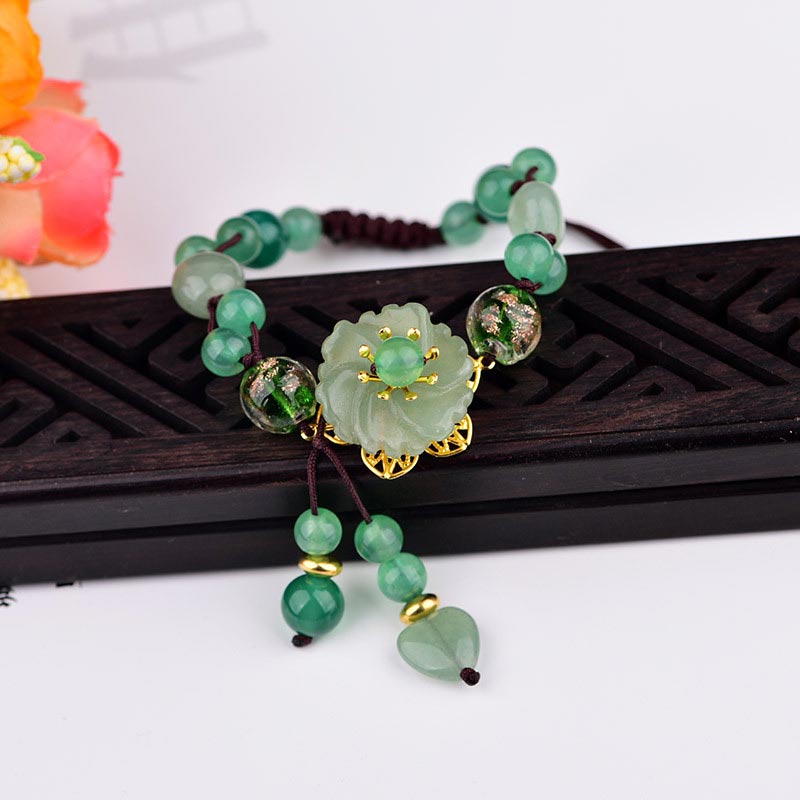 Carmiora natürliches grünes Jade-Glücks-Armband mit baumelnder Blume