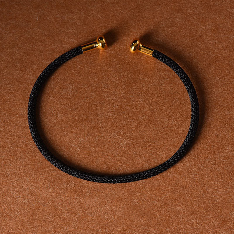 Carmiora Schlichtes Design, handgefertigtes Glücksgeflecht-Manschettenarmband