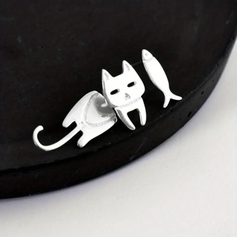 Carmiora - Sterling Cat Fisch-Ohrstecker