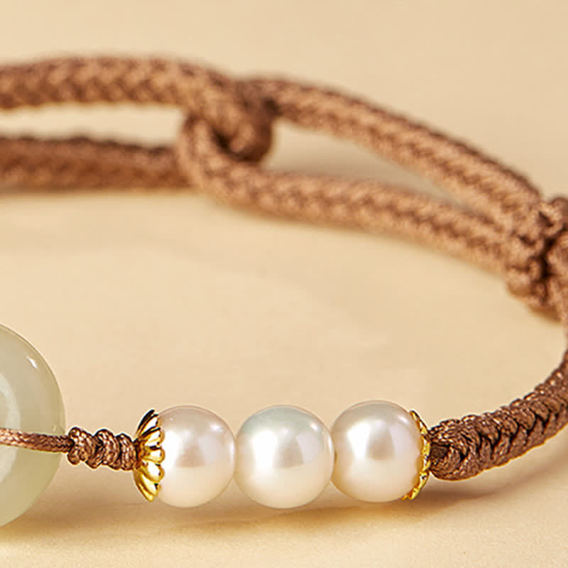 Carmiora Glücksarmband mit natürlicher Hetian-Jade-Perle und Friedensschnalle