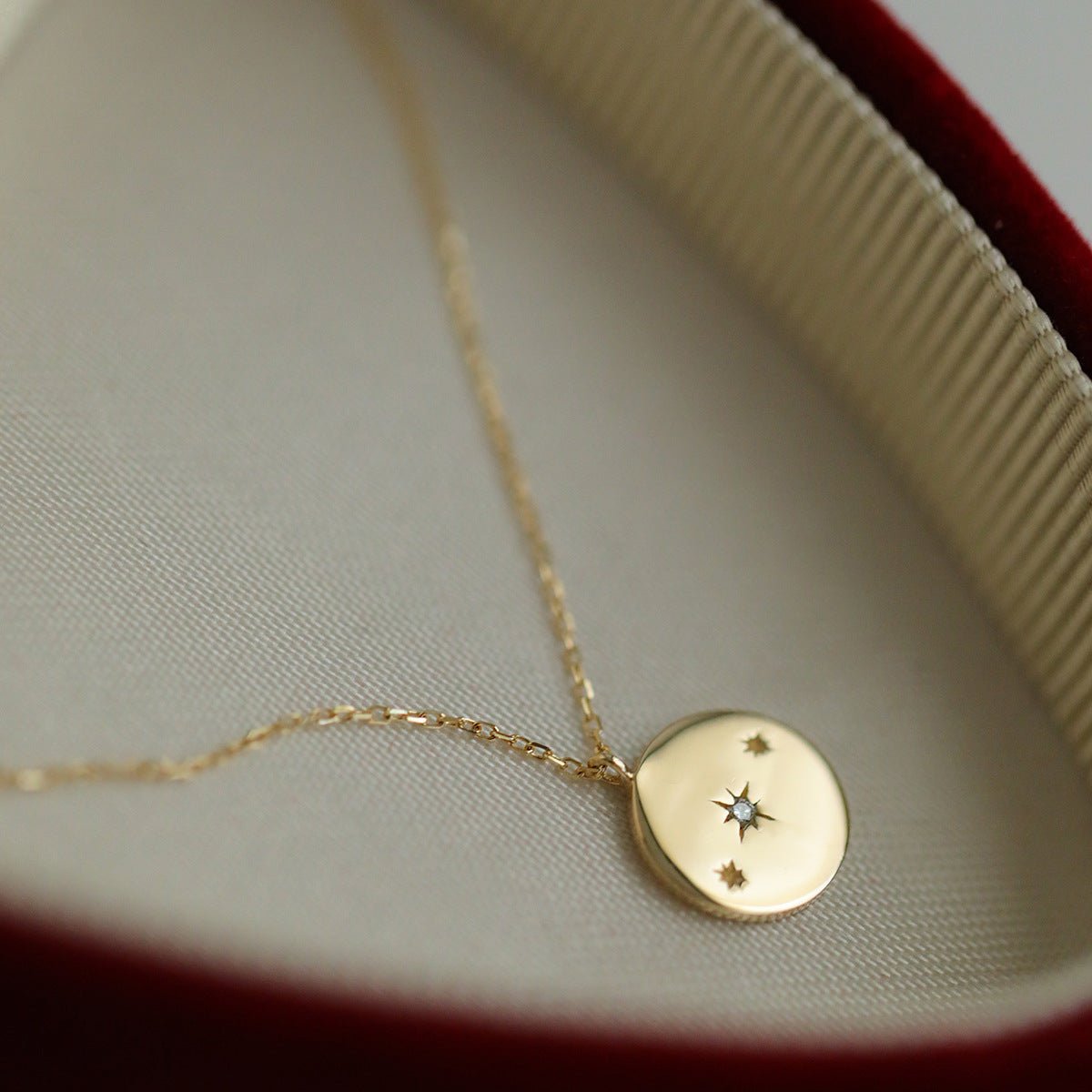 Halskette mit himmlischem Münzanhänger (massives Silber)