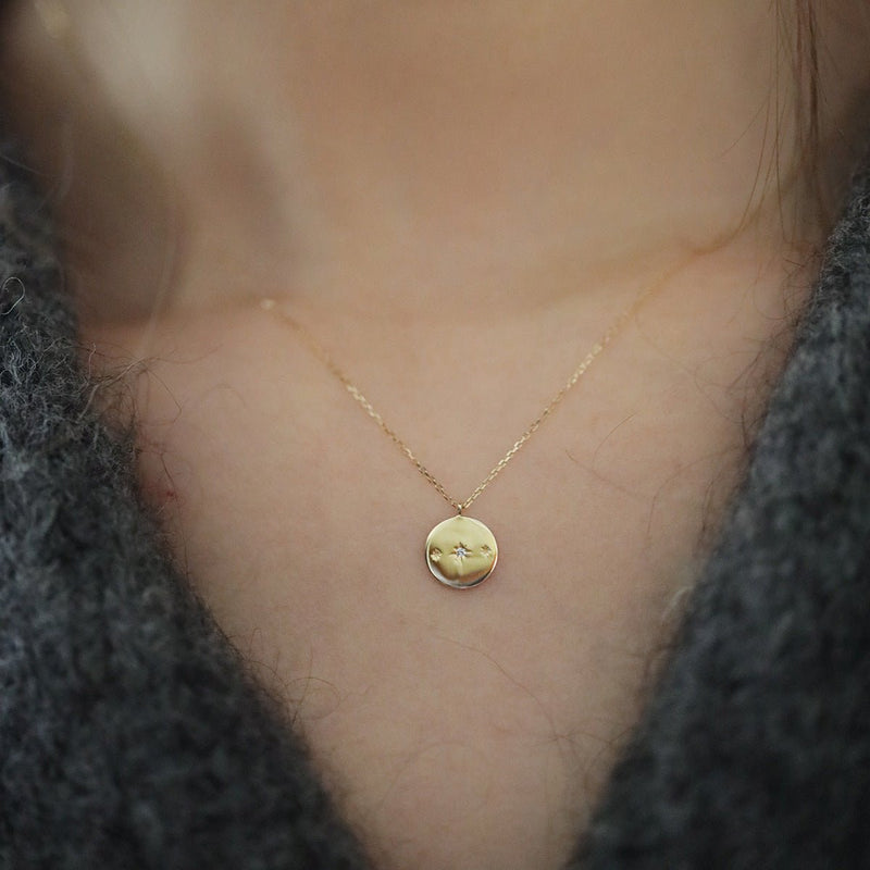 Halskette mit himmlischem Münzanhänger (massives Silber)