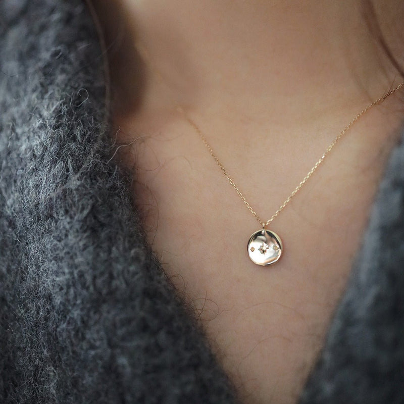 Halskette mit himmlischem Münzanhänger (massives Silber)