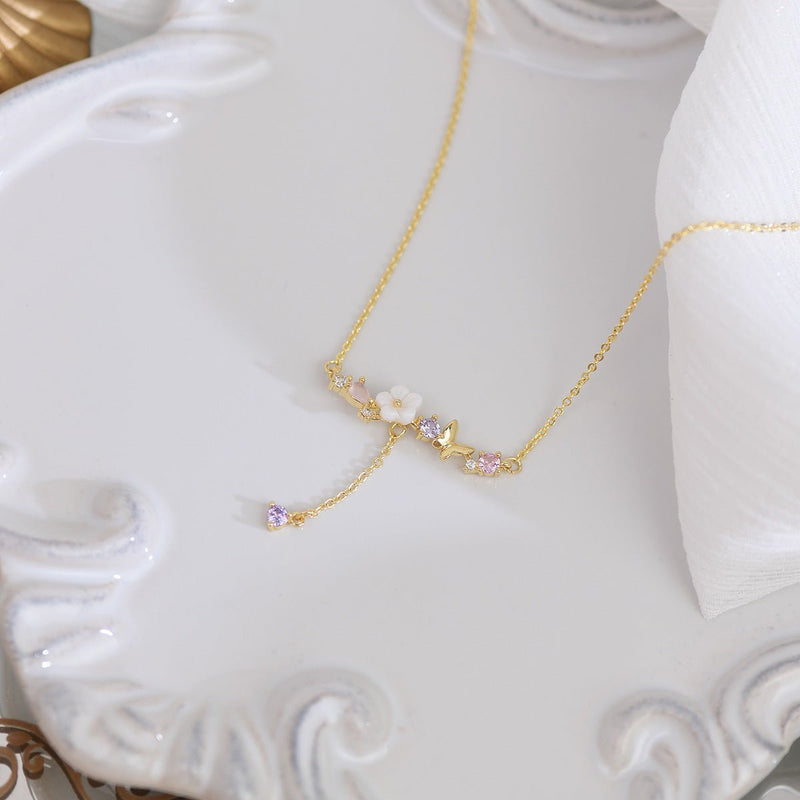 Kirschblüten-Schmetterlings-Halskette