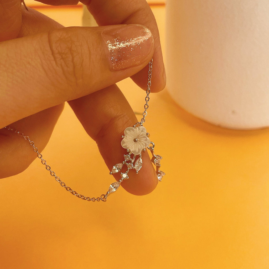 Kirschblüten-Halskette (massives Silber)