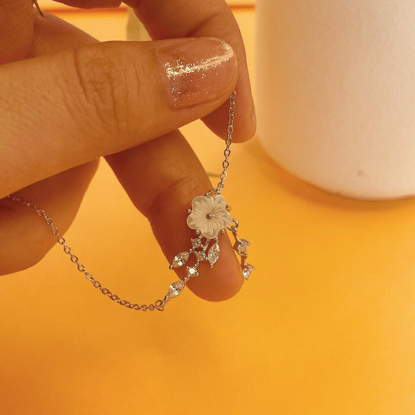 Kirschblüten-Halskette (massives Silber)