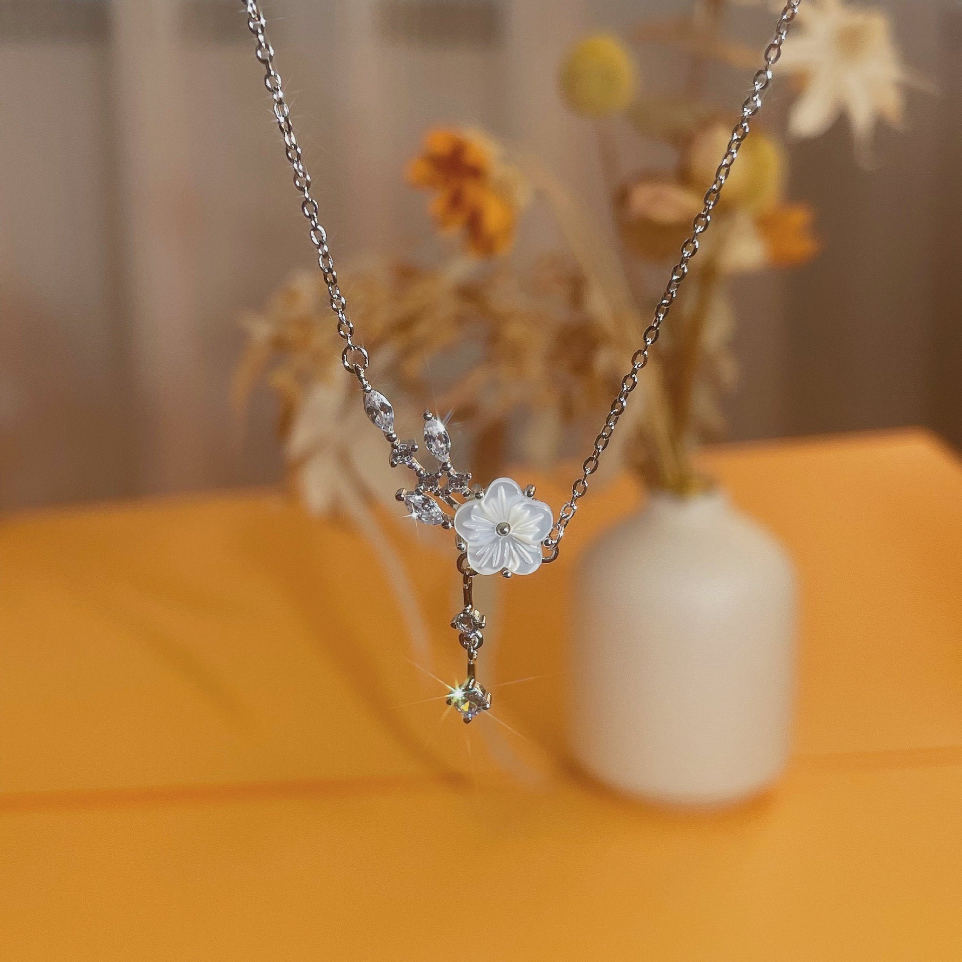 Kirschblüten-Halskette (massives Silber)