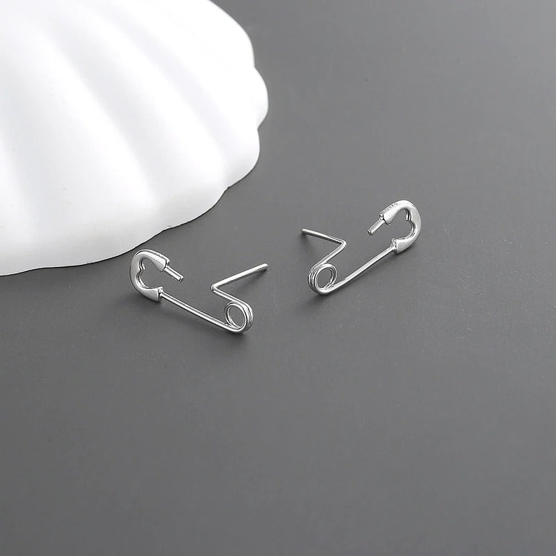 Einzigartige Ohrstecker im Punk-Stil mit Sicherheitsnadel im Gothic-Stil