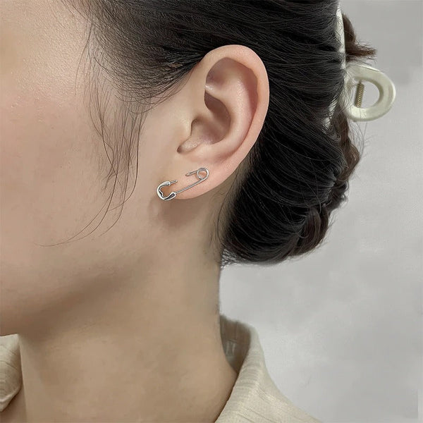 Einzigartige Ohrstecker im Punk-Stil mit Sicherheitsnadel im Gothic-Stil
