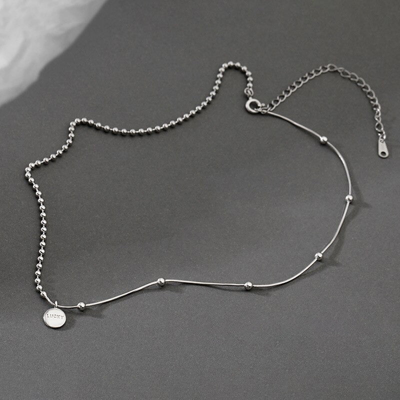 Asymmetrische Perlenkette mit Chokerhalsketten mit Glücksbringer-Anhänger