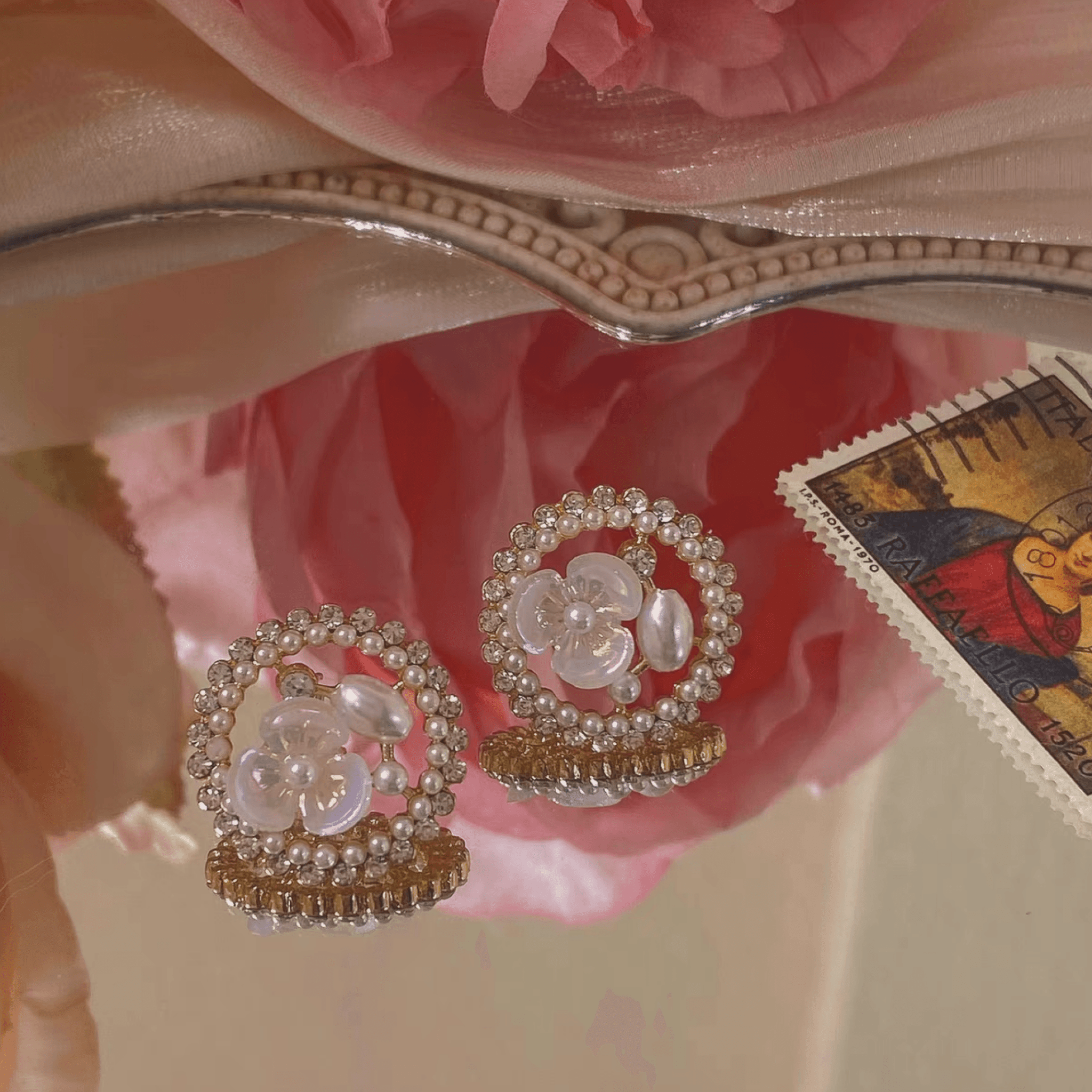 [Ausverkauf] Ohrstecker mit Blumen und Perlen