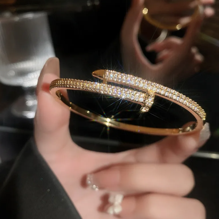 Chavri - Einzigartiges Zirkon-Nagel-Armband