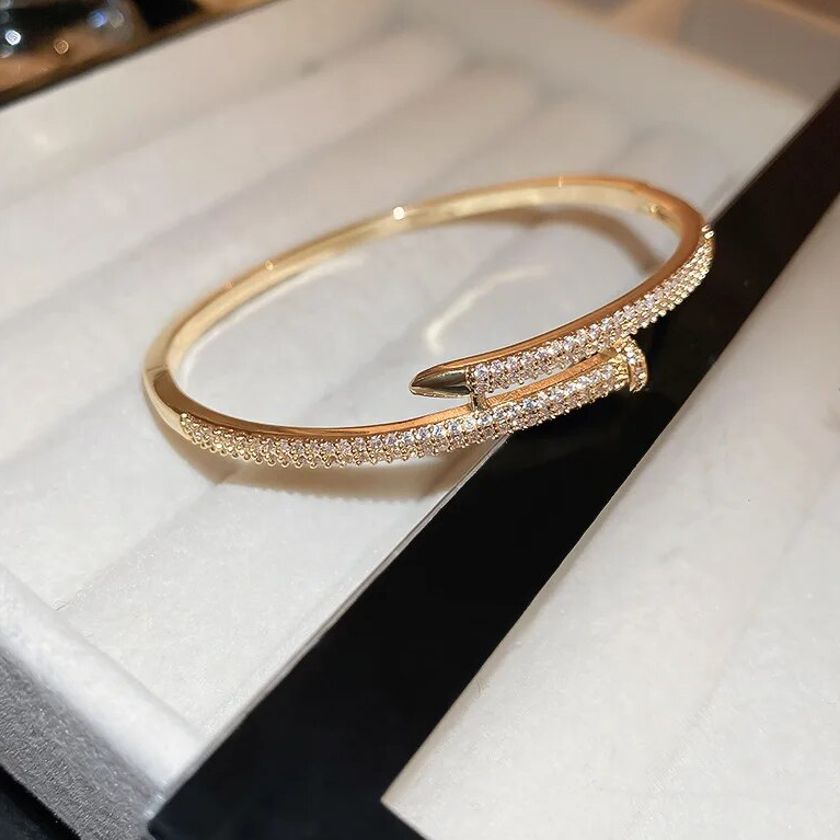 Chavri - Einzigartiges Zirkon-Nagel-Armband